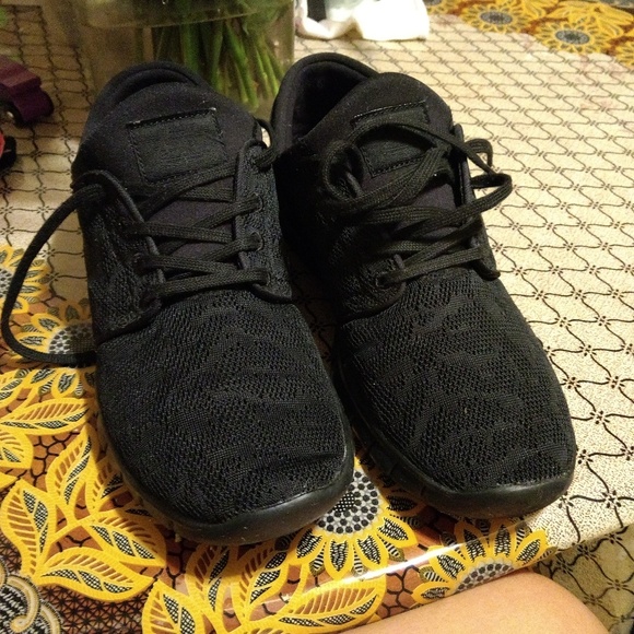 Sneakers - Picture 1 of 8